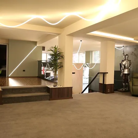 Noon ホテル ティラナ